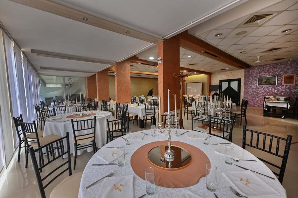 Hotel Tiski Cvet Novi Bečej Esterno foto