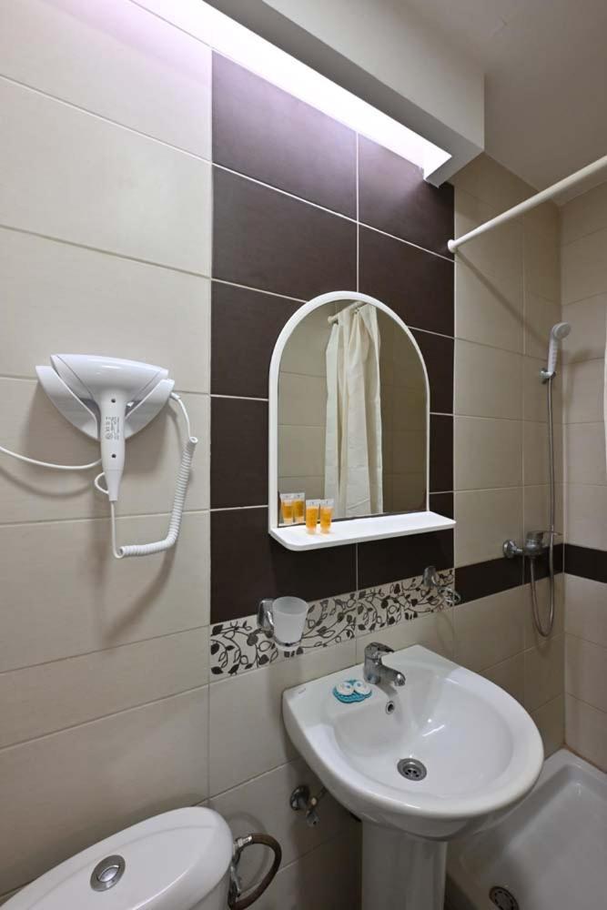 Hotel Tiski Cvet Novi Bečej Esterno foto