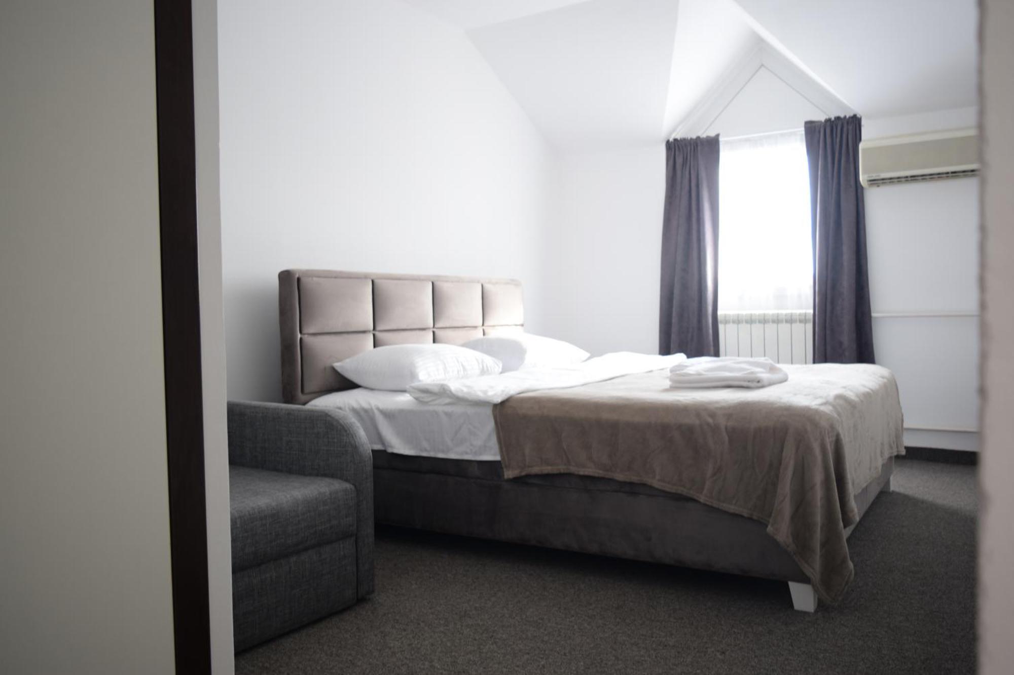 Hotel Tiski Cvet Novi Bečej Esterno foto