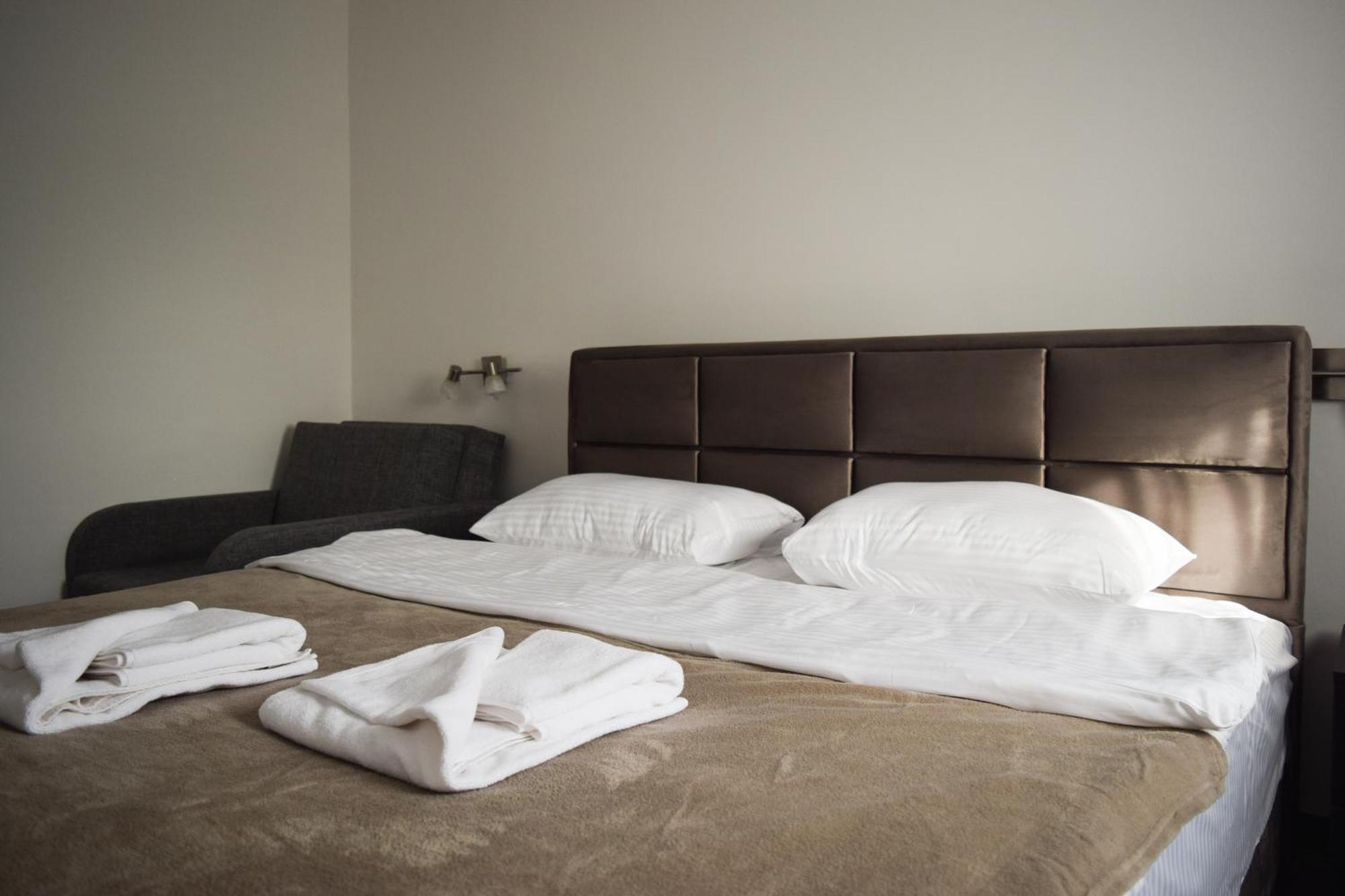 Hotel Tiski Cvet Novi Bečej Esterno foto