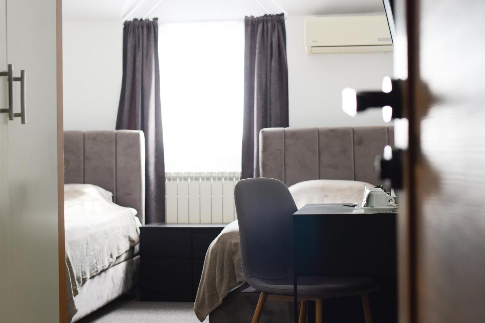 Hotel Tiski Cvet Novi Bečej Esterno foto