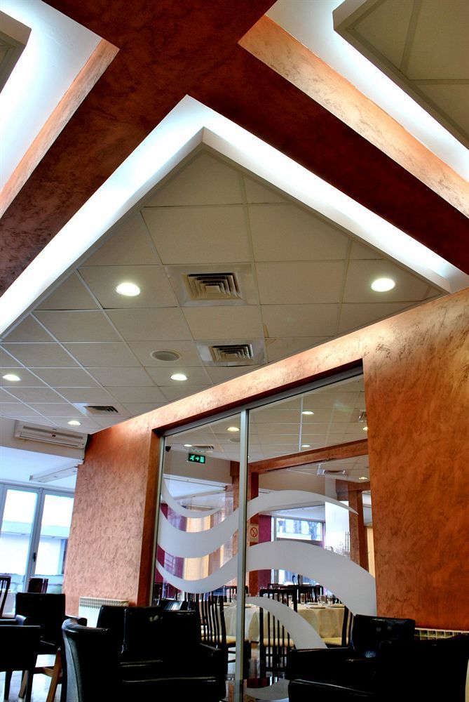 Hotel Tiski Cvet Novi Bečej Esterno foto