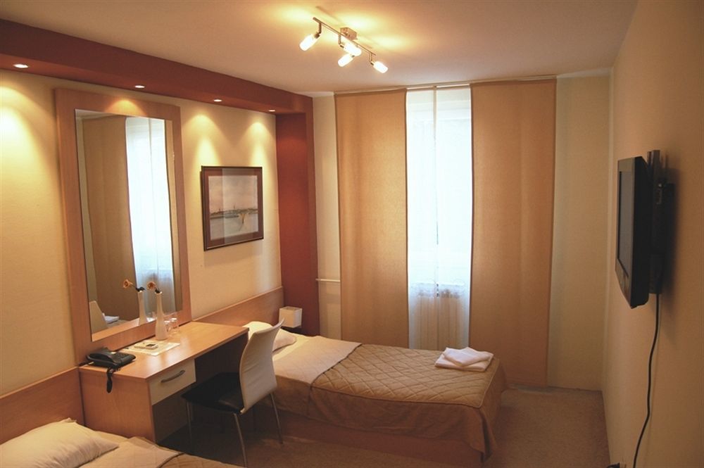 Hotel Tiski Cvet Novi Bečej Esterno foto