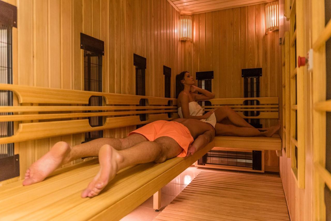Hotel Tiski Cvet Novi Bečej Esterno foto